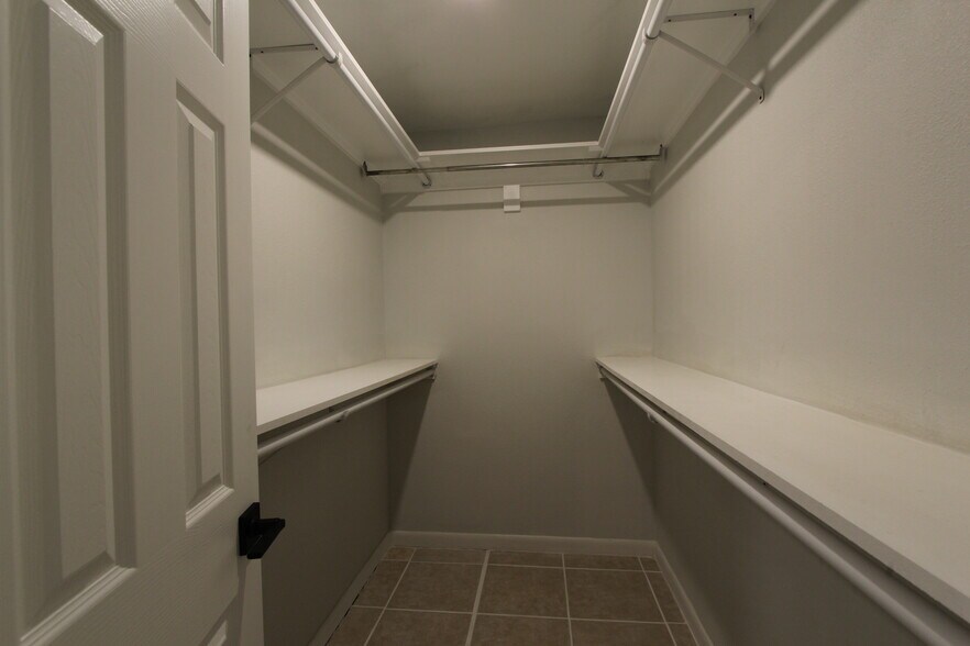 Master Walk-in closet - 6987 Duncansby Ave N