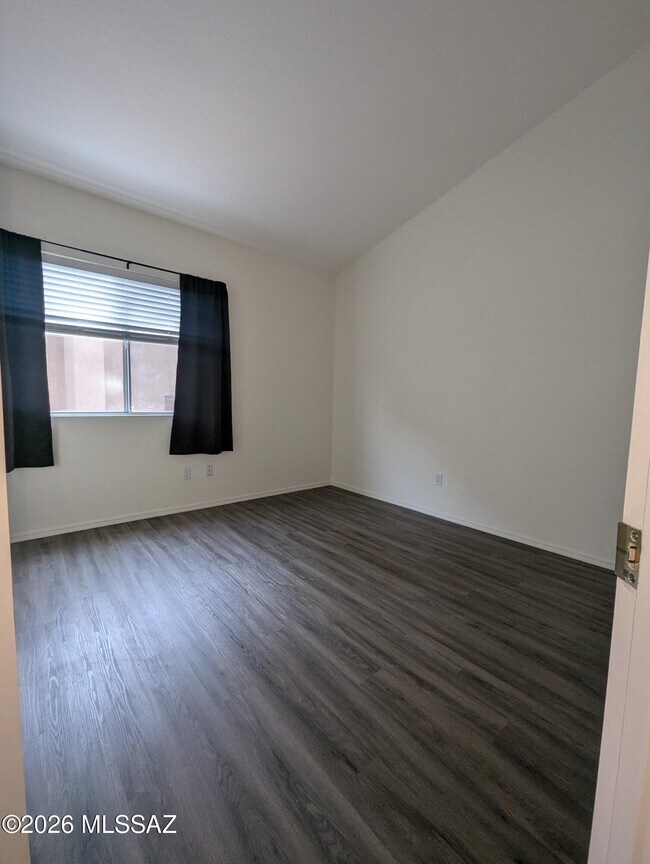 Building Photo - 7254 W Maple Ridge Dr