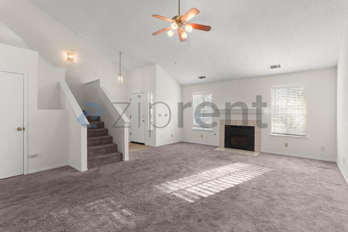 Building Photo - 8665 N Cedar Ave