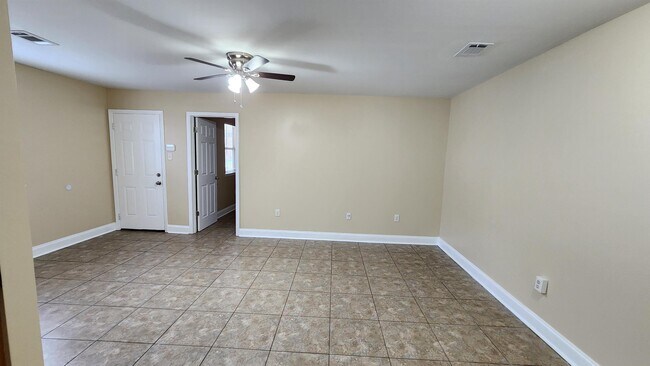 Building Photo - 3618 Shangri-La Dr