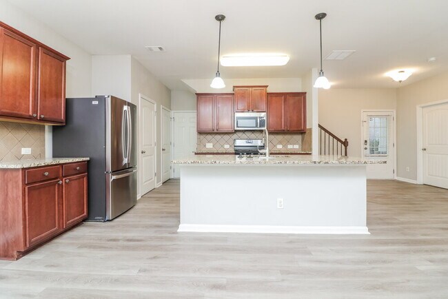 Building Photo - 275 Shaw Dr