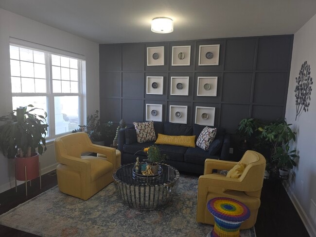 Building Photo - W240N5649 Holly Ct