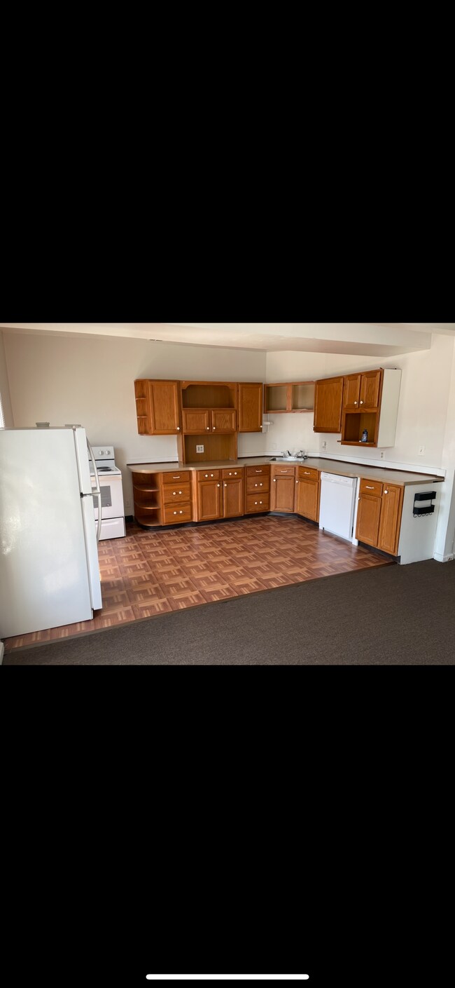 Kitchen - 395 W Utica St