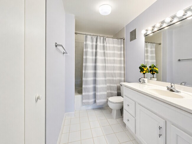 Building Photo - 1615 E Central Rd