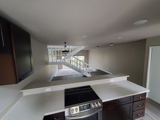 Building Photo - 2 Bed Room 2 Bath 2 Car Garage