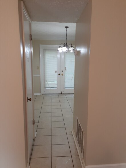 To Dinning - 3020 Spruce Cir
