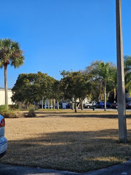 Building Photo - 129 Camphor Cir