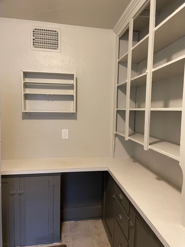 Building Photo - STUDENTS WELCOME! 1 Block North of CSU - Tenant Only Pays Trash