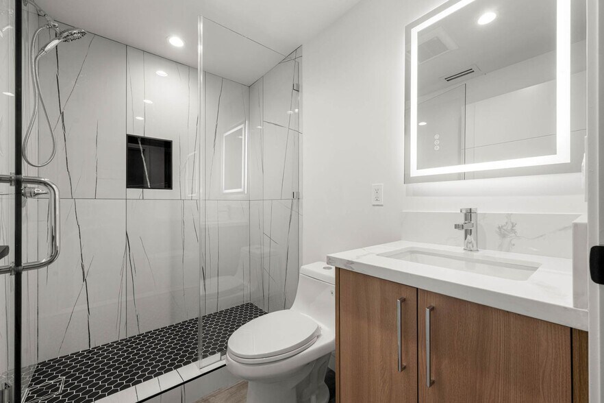 Building Photo - 1920 S Sherbourne Dr