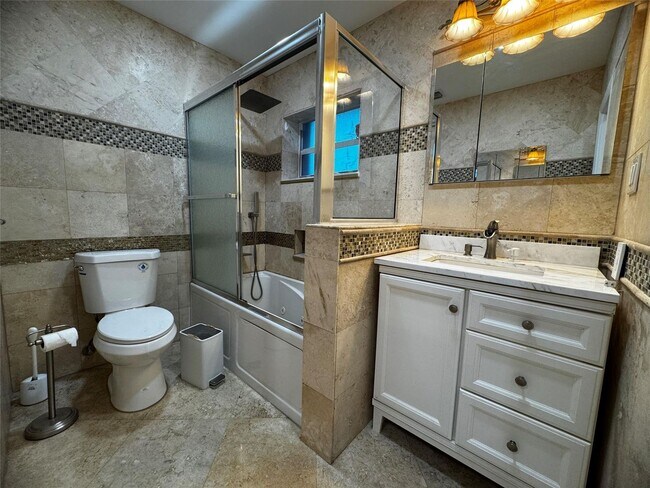 Building Photo - 4250 NW 9th Ct