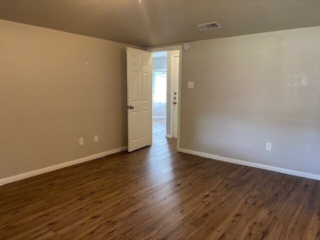 Building Photo - 2404 Hidden Hill Dr