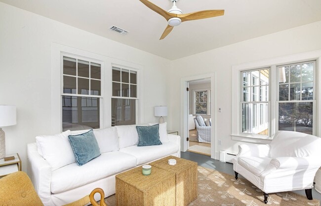 Building Photo - 6 Bay Rd