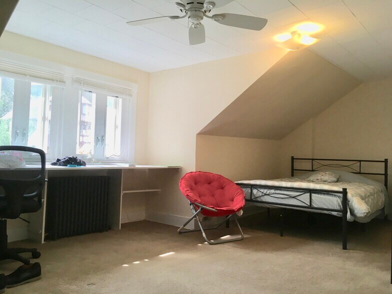 3rd floor bedroom with private bath - 5463 Fair Oaks St