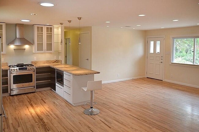 Building Photo - 1179 Oak Grove Ave