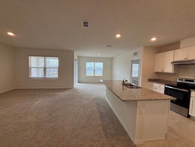 Building Photo - 812 Sky Hvn Wy