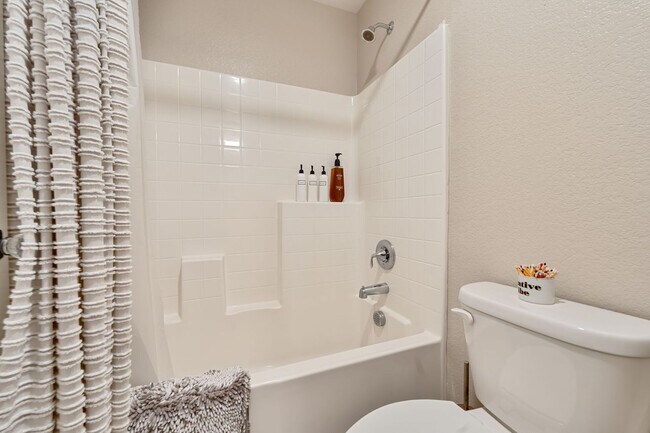 Building Photo - Designer Upgrades & Custom Touches in This Beautiful Rancho Cordova 3-Bedroom Home