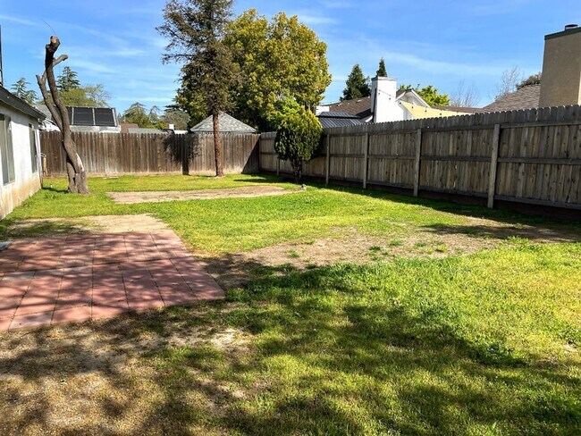 Building Photo - West Clovis location,  potential Buchanan ...