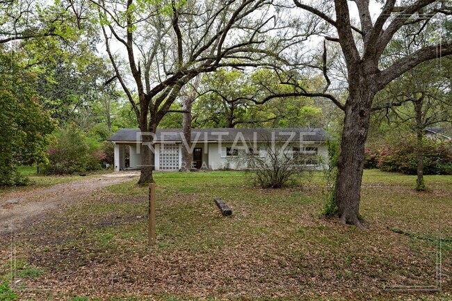 Building Photo - 3230 Greenleaf Ct