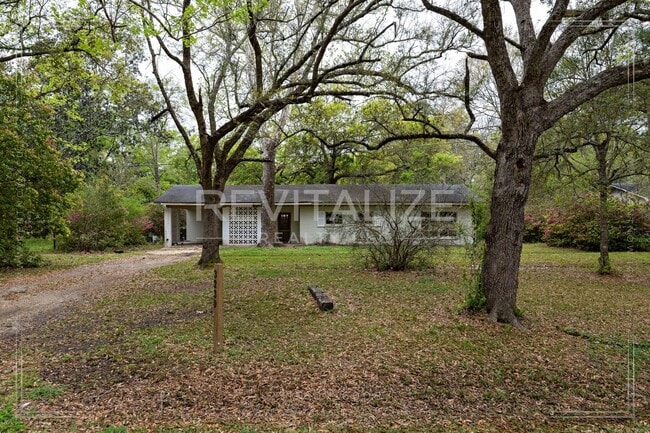 Building Photo - Newly Renovated 4 Bed / 2 Bath Home in Mobile!