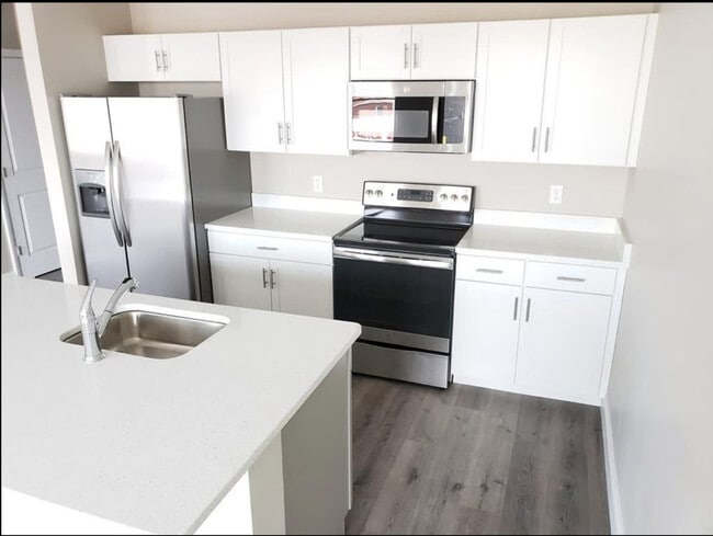 Building Photo - 140 Pearl St