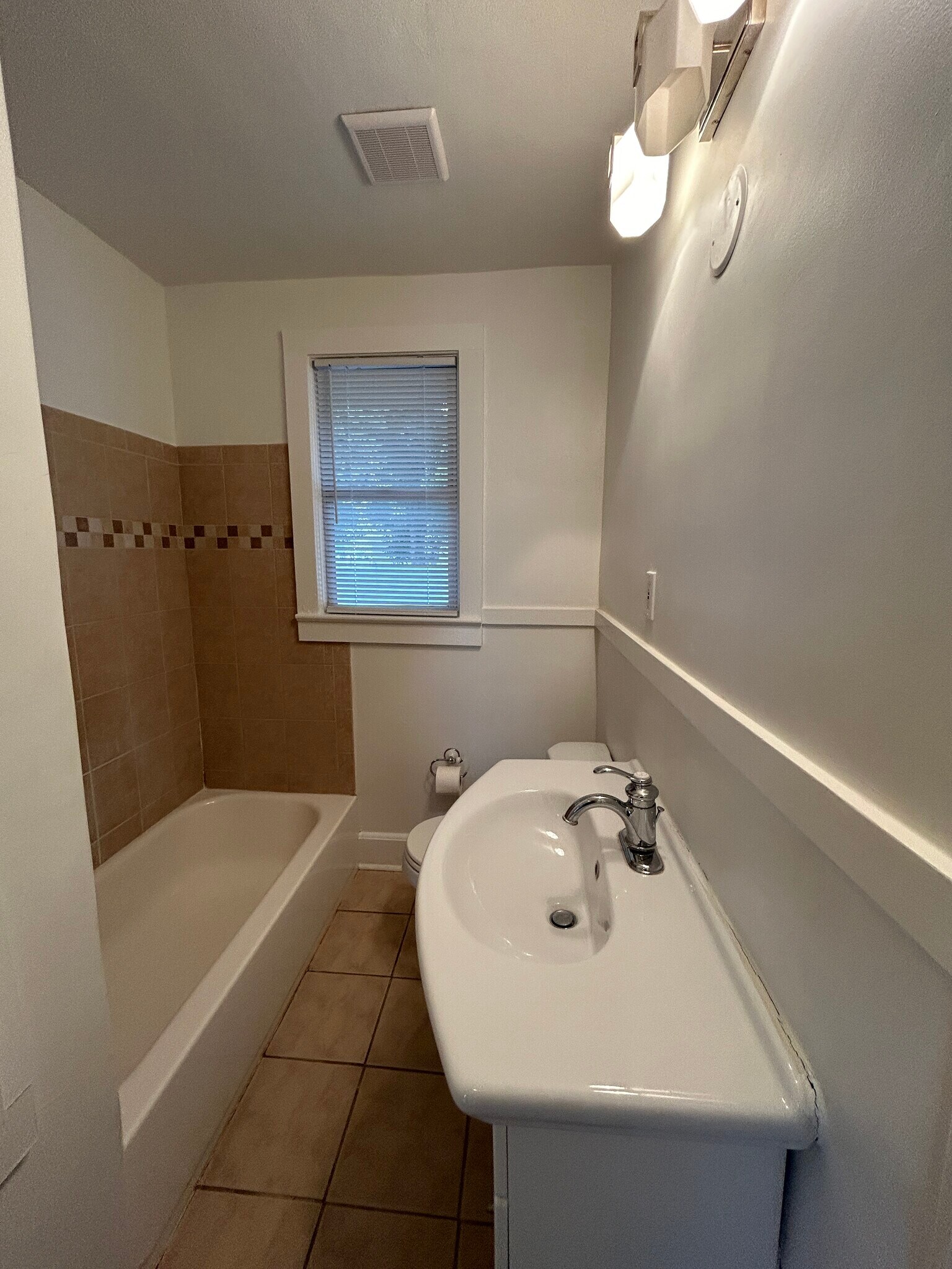 Building Photo - 2114 Arcadia Pl