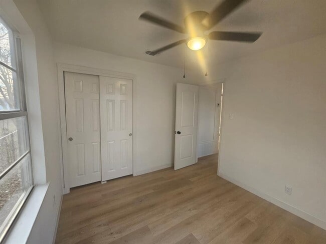 Building Photo - 1300 Hondo St