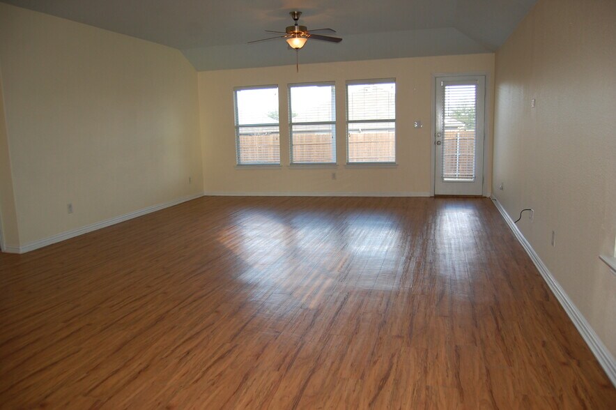 Building Photo - 706 Cedar Cove Dr