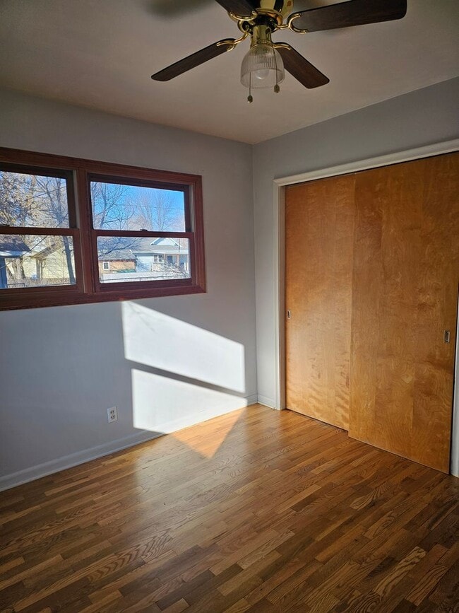 Building Photo - 909 Cale Ave