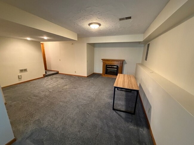 Building Photo - Beautiful 5 Bedroom 3 Bath Home for Rent in Lakeville!! Available NOW!