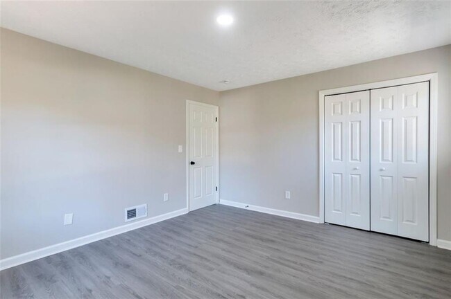 Building Photo - 4620 Central Dr