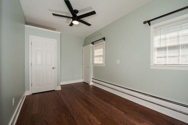 Building Photo - 1439 NY-9P