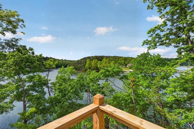 Building Photo - 308 Acres Ct