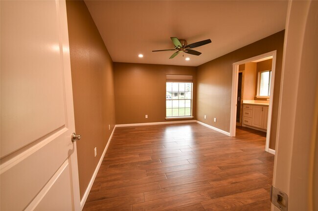 Building Photo - 217 Rachael Ln