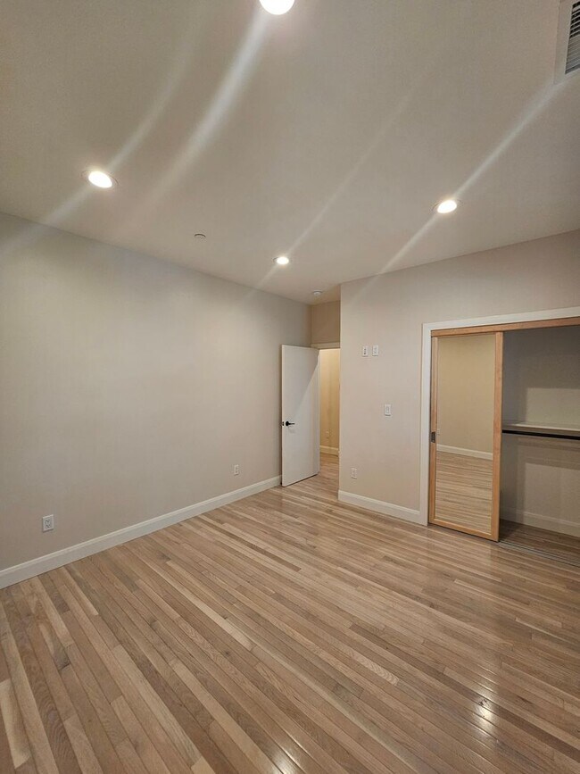 Building Photo - 1157 Leff St