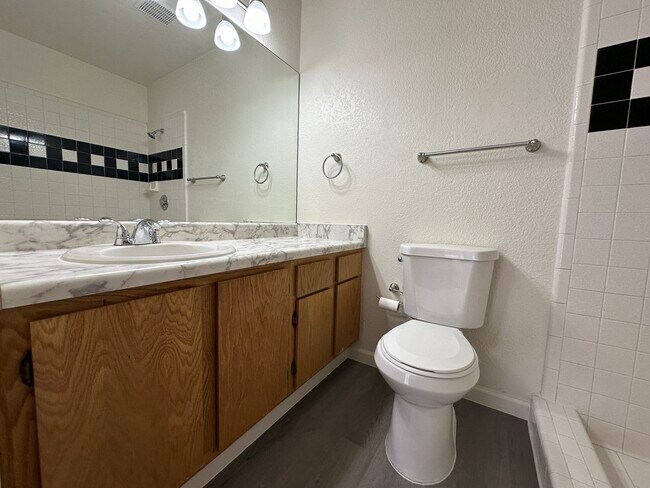 Building Photo - 2776 S Avenue 2 1/2 E