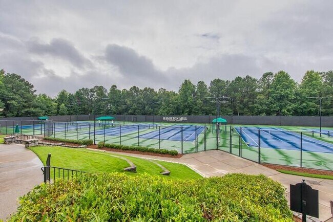 Building Photo - House 4 Beds 2 Baths