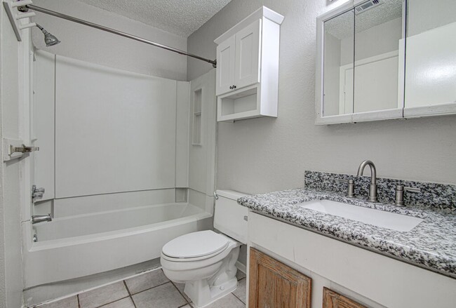 Building Photo - 819 Sirocco Dr