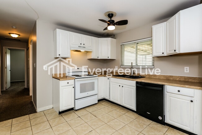 Building Photo - 204 W Boitnott Dr