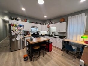 Building Photo - Spacious 3BR w/ In-Unit Laundry – Renovated, Near Yale SOM