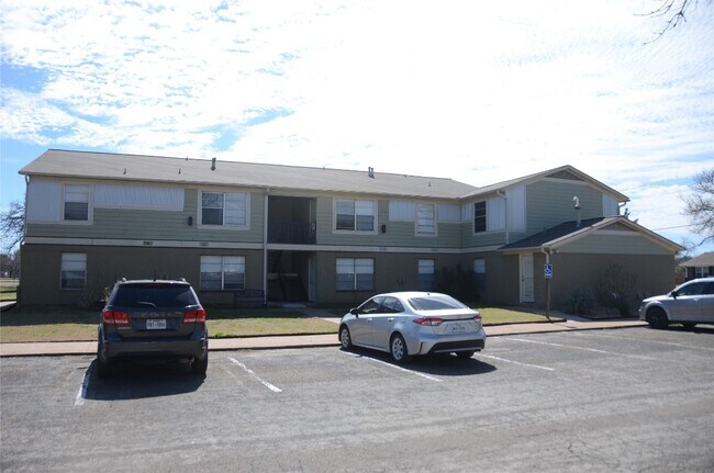 Building Photo - 448 N Joekel Ave
