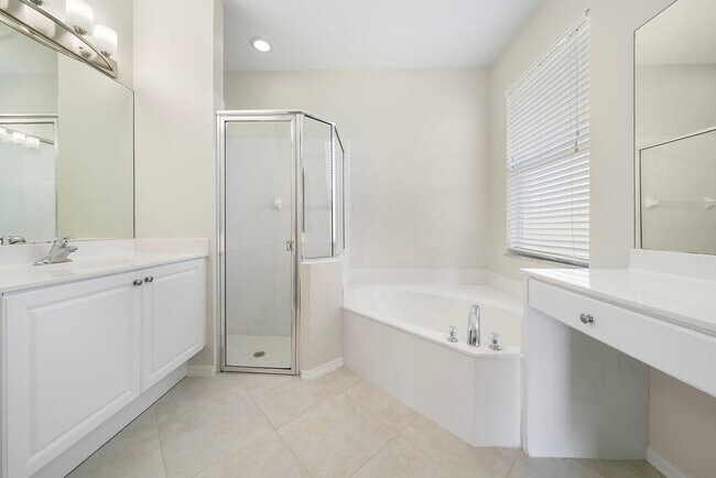 Building Photo - 10419 SW Southgate Ct