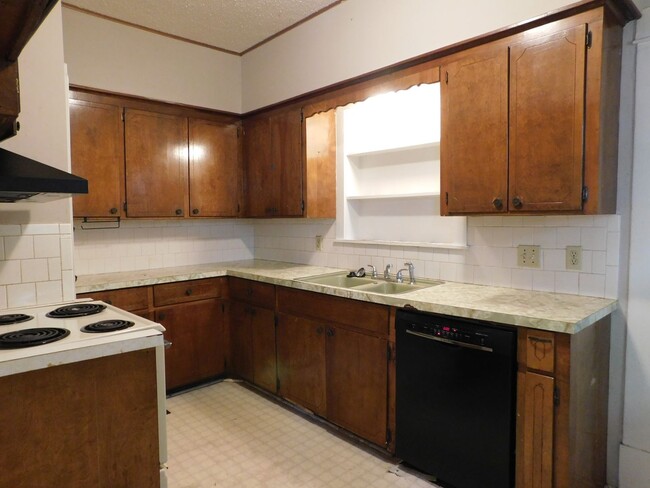 Building Photo - Cute 3 Bedroom 2 Bath House