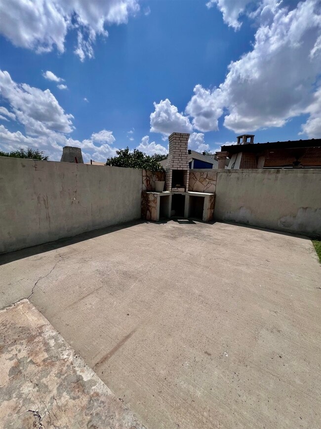 Building Photo - 11110 Revilla Dr