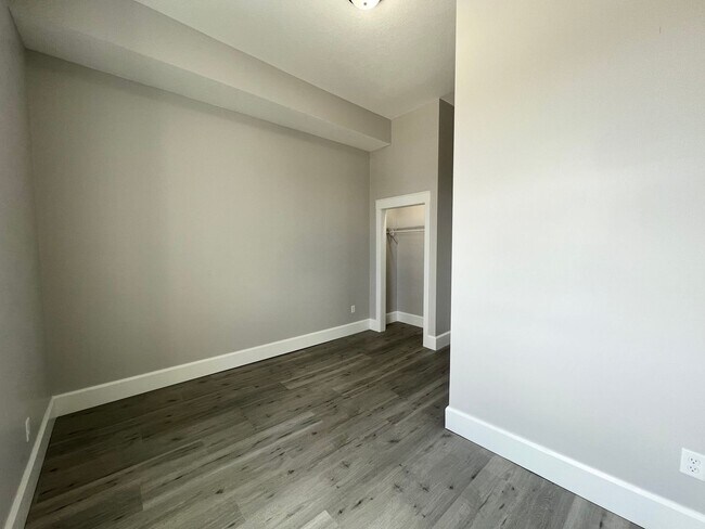 Building Photo - 2 Bedroom/1 Bathroom Unit in Delavan!
