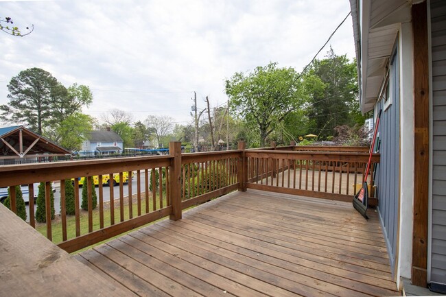 Building Photo - 2 Bedroom, 1.5 Bath in West Columbia, Step...