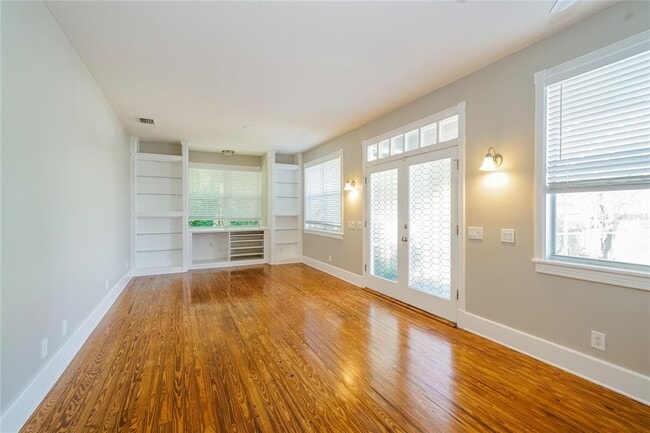 Building Photo - 5007 Swallow Dr