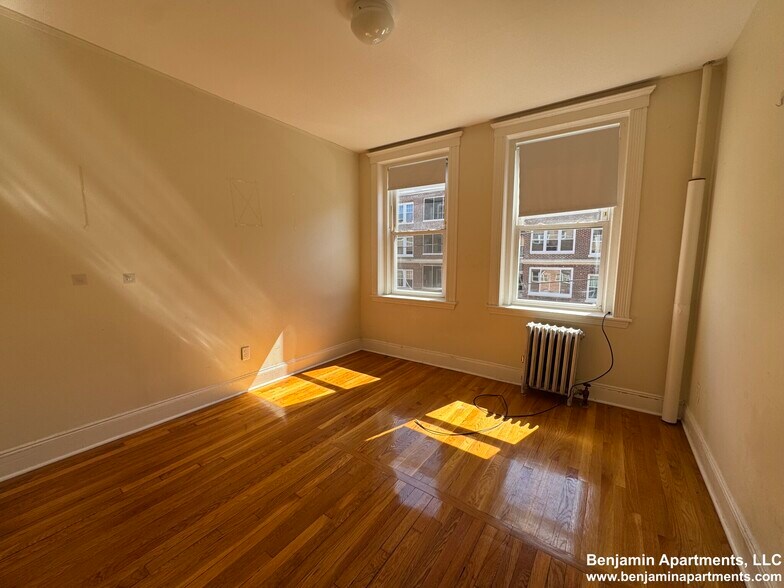 Building Photo - 11 Vinal St