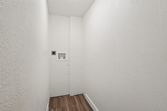 Building Photo - 8221 Bigwood St