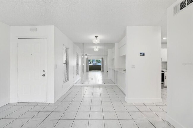 Building Photo - 6118 Curry Ford Rd