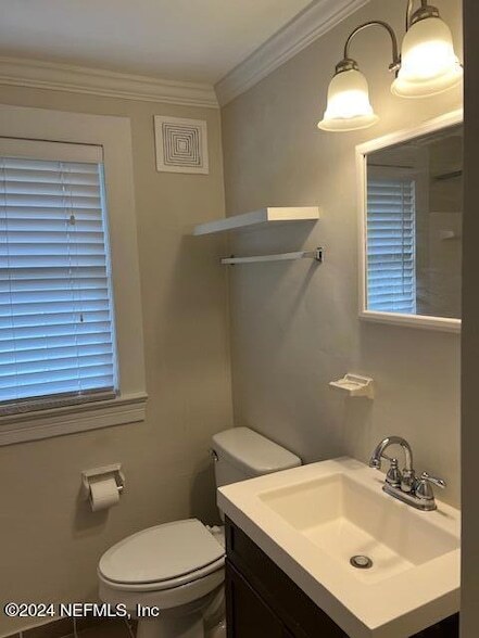 Building Photo - 768 Osceola St